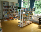 Regale im Leseclub