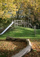 Rutsche auf dem Schulhof